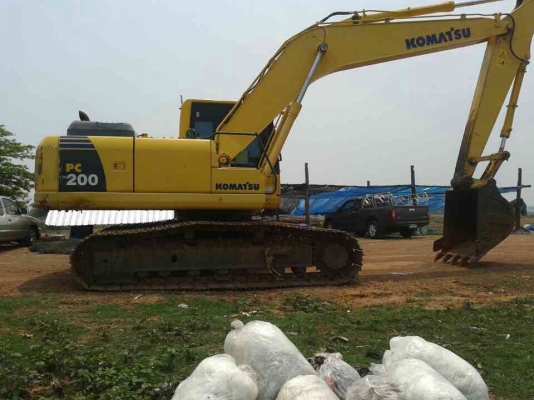 ขายแบคโฮ KOMATSU PC200-8 สภาพสวยเต็มพร้อมใช้งาน สนใจติดต่อสอบถามได้ที่ 087-2276115,088-7397199 เสี่ยป็อก