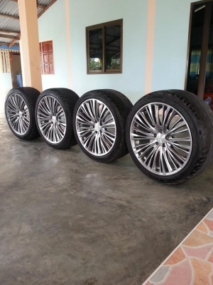 ด่วนๆๆๆ 17000 ขายแม็กVIP LANSO แท้ๆๆสวยๆ ขอบ18 5 รู 100  พร้อมยางครับวิ่งไม่ถึง 7000 โลครับ