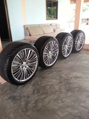 ด่วนๆๆๆ 17000 ขายแม็กVIP LANSO แท้ๆๆสวยๆ ขอบ18 5 รู 100  พร้อมยางครับวิ่งไม่ถึง 7000 โลครับ