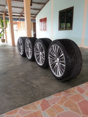 ด่วนๆๆๆ 17000 ขายแม็กVIP LANSO แท้ๆๆสวยๆ ขอบ18 5 รู 100  พร้อมยางครับวิ่งไม่ถึง 7000 โลครับ