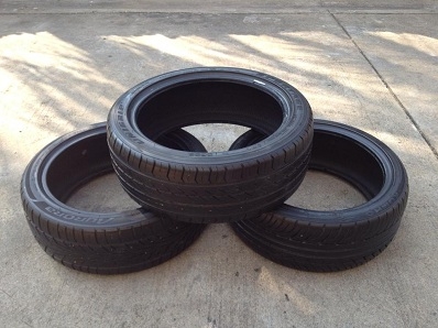 ยาง 17 นิ้ว 1 เส้นครับ205-40-17 รายละเอียดยี่ห้อขนาดด้านในครับ