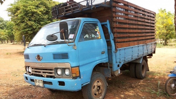 ***ขายแล้วครับขอบคุณ Truck2hand ขาย6ล้อ 100แรง ISUZU 4BB1 100แรงฝาขาว เครื่องดีแน่น อึด แรงดี เกียร์สายแล้ว ช่วงล่างเฟืองท้าย110 คัสซีดีไม่ผุเดิมดี เสริมบนล่าง มีปะตรงคอซ้ายรถนิดหน่อย(ตามรูป) เสริมแหนบแล้ว กระบะพื้นไม้ดีไม่ผุคอกไม้ สูงแข็งแรงไม้เนื้อแข็งห ***ขายแล้วครับขอบคุณ Truck2hand ขาย6ล้อ 100แรง ISUZU 4BB1 100แรงฝาขาว เครื่องดีแน่น อึด แรงดี เกียร์สายแล้ว ช่วงล่างเฟืองท้าย110 คัสซีดีไม่ผุเดิมดี เสริมบนล่าง มีปะตรงคอซ้ายรถนิดหน่อย(ตามรูป) เสริมแหนบแล้ว กระบะพื้นไม้ดีไม่ผุคอกไม้ สูงแข็งแรงไม้เนื้อแข็งห