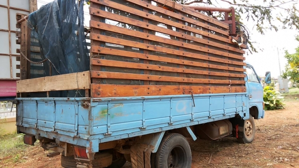 ***ขายแล้วครับขอบคุณ Truck2hand ขาย6ล้อ 100แรง ISUZU 4BB1 100แรงฝาขาว เครื่องดีแน่น อึด แรงดี เกียร์สายแล้ว ช่วงล่างเฟืองท้าย110 คัสซีดีไม่ผุเดิมดี เสริมบนล่าง มีปะตรงคอซ้ายรถนิดหน่อย(ตามรูป) เสริมแหนบแล้ว กระบะพื้นไม้ดีไม่ผุคอกไม้ สูงแข็งแรงไม้เนื้อแข็งห ***ขายแล้วครับขอบคุณ Truck2hand ขาย6ล้อ 100แรง ISUZU 4BB1 100แรงฝาขาว เครื่องดีแน่น อึด แรงดี เกียร์สายแล้ว ช่วงล่างเฟืองท้าย110 คัสซีดีไม่ผุเดิมดี เสริมบนล่าง มีปะตรงคอซ้ายรถนิดหน่อย(ตามรูป) เสริมแหนบแล้ว กระบะพื้นไม้ดีไม่ผุคอกไม้ สูงแข็งแรงไม้เนื้อแข็งห