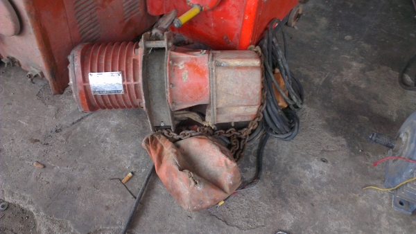 Sell> ขายรอกโซ่ไฟฟ้ามือสอง 0.5 ตัน ไฟ 3 เฟส 380V. พร้อมใช้งาน เครื่องสมบูรณ์หมดทุกอย่างครับ