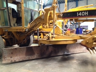 ขายด่วน!! รถเกรด Caterpillar 140H # 2ZK01248 พร้อมใช้งาน จากอเมริกา สนใจโทร. 080-6565422 (หนิง)