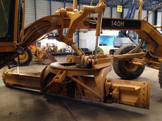 ขายด่วน!! รถเกรด Caterpillar 140H # 2ZK01248 พร้อมใช้งาน จากอเมริกา สนใจโทร. 080-6565422 (หนิง)