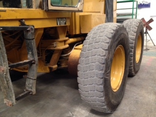 ขายด่วน!! รถเกรด Caterpillar 140H # 2ZK01248 พร้อมใช้งาน จากอเมริกา สนใจโทร. 080-6565422 (หนิง)