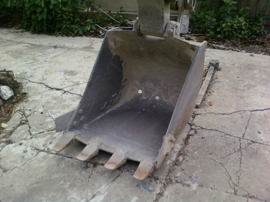 ขาย!! KOMATSU PC 60-5 / 400.000 บาท. ราคาต่อรองได้