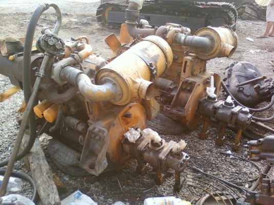 ขาย!! เครื่องยนต์ + ปั้ม  KOMATSU  รหัส S4D105-3 /  ชุดละ 55.000 มี 2 ชุด