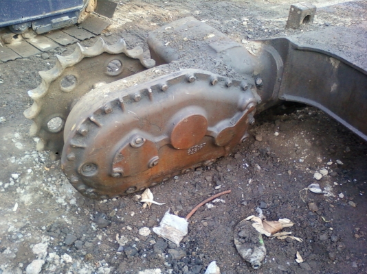 ขาย!! ตัวเดิน KOMATSU PC 200 รุ่น 2 พร้อมเฟรม / 195.000 บาท. ราคาต่อรองได้