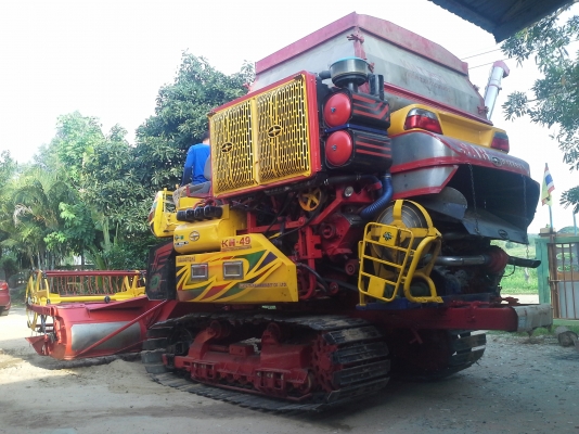 ลดให้แล้วครับ เสร็จแล้วครับ 665000 บ. สนใจมาทดสอบ ค่อยต่อราคากันครับ  KM 49 เดิน 12 HT(comosak) เครื่อง 6HH+turbo (~250 แรง) โซ่ D2  48 ข้อ โรลเลอร์ D2 12 ลูก หน้าเกี่ยว 3 เมตร อุ้มเลด 2.5 ตัน