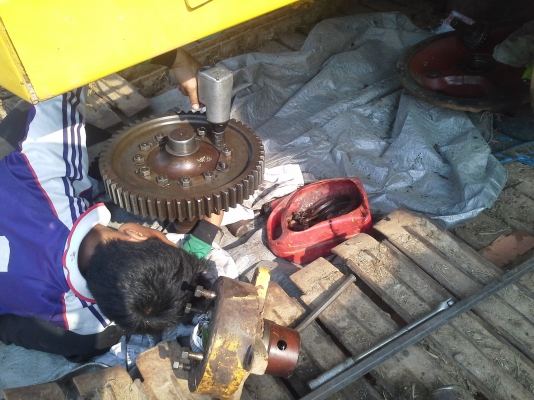 ลดให้แล้วครับ เสร็จแล้วครับ 665000 บ. สนใจมาทดสอบ ค่อยต่อราคากันครับ  KM 49 เดิน 12 HT(comosak) เครื่อง 6HH+turbo (~250 แรง) โซ่ D2  48 ข้อ โรลเลอร์ D2 12 ลูก หน้าเกี่ยว 3 เมตร อุ้มเลด 2.5 ตัน