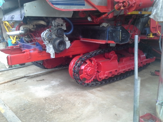 ลดให้แล้วครับ เสร็จแล้วครับ 665000 บ. สนใจมาทดสอบ ค่อยต่อราคากันครับ  KM 49 เดิน 12 HT(comosak) เครื่อง 6HH+turbo (~250 แรง) โซ่ D2  48 ข้อ โรลเลอร์ D2 12 ลูก หน้าเกี่ยว 3 เมตร อุ้มเลด 2.5 ตัน