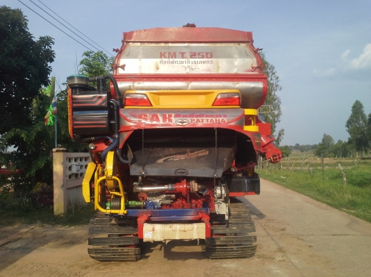 ลดให้แล้วครับ เสร็จแล้วครับ 665000 บ. สนใจมาทดสอบ ค่อยต่อราคากันครับ  KM 49 เดิน 12 HT(comosak) เครื่อง 6HH+turbo (~250 แรง) โซ่ D2  48 ข้อ โรลเลอร์ D2 12 ลูก หน้าเกี่ยว 3 เมตร อุ้มเลด 2.5 ตัน
