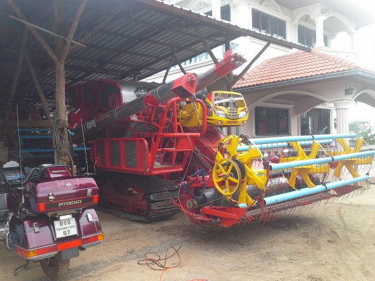 ลดให้แล้วครับ เสร็จแล้วครับ 665000 บ. สนใจมาทดสอบ ค่อยต่อราคากันครับ  KM 49 เดิน 12 HT(comosak) เครื่อง 6HH+turbo (~250 แรง) โซ่ D2  48 ข้อ โรลเลอร์ D2 12 ลูก หน้าเกี่ยว 3 เมตร อุ้มเลด 2.5 ตัน