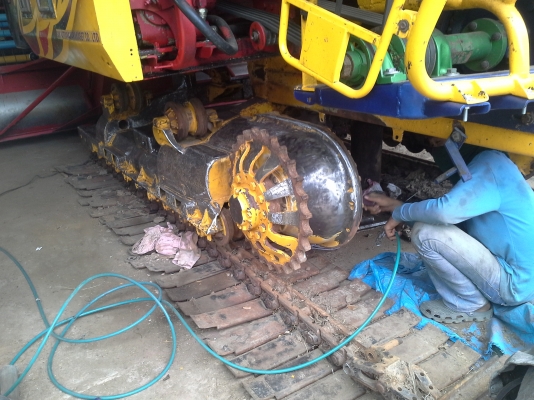 ลดให้แล้วครับ เสร็จแล้วครับ 665000 บ. สนใจมาทดสอบ ค่อยต่อราคากันครับ  KM 49 เดิน 12 HT(comosak) เครื่อง 6HH+turbo (~250 แรง) โซ่ D2  48 ข้อ โรลเลอร์ D2 12 ลูก หน้าเกี่ยว 3 เมตร อุ้มเลด 2.5 ตัน