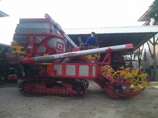 ลดให้แล้วครับ เสร็จแล้วครับ 665000 บ. สนใจมาทดสอบ ค่อยต่อราคากันครับ  KM 49 เดิน 12 HT(comosak) เครื่อง 6HH+turbo (~250 แรง) โซ่ D2  48 ข้อ โรลเลอร์ D2 12 ลูก หน้าเกี่ยว 3 เมตร อุ้มเลด 2.5 ตัน