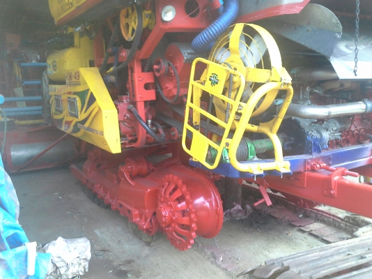 ลดให้แล้วครับ เสร็จแล้วครับ 665000 บ. สนใจมาทดสอบ ค่อยต่อราคากันครับ  KM 49 เดิน 12 HT(comosak) เครื่อง 6HH+turbo (~250 แรง) โซ่ D2  48 ข้อ โรลเลอร์ D2 12 ลูก หน้าเกี่ยว 3 เมตร อุ้มเลด 2.5 ตัน