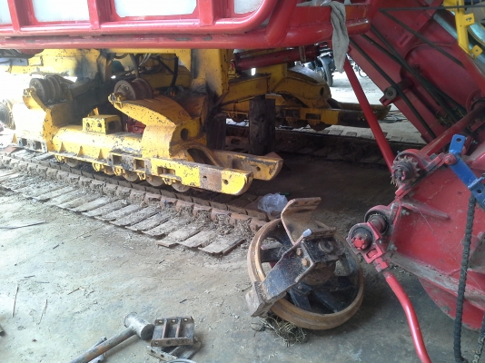 ลดให้แล้วครับ เสร็จแล้วครับ 665000 บ. สนใจมาทดสอบ ค่อยต่อราคากันครับ  KM 49 เดิน 12 HT(comosak) เครื่อง 6HH+turbo (~250 แรง) โซ่ D2  48 ข้อ โรลเลอร์ D2 12 ลูก หน้าเกี่ยว 3 เมตร อุ้มเลด 2.5 ตัน