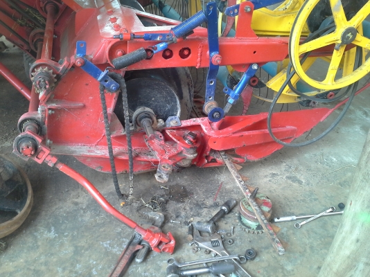 ลดให้แล้วครับ เสร็จแล้วครับ 665000 บ. สนใจมาทดสอบ ค่อยต่อราคากันครับ  KM 49 เดิน 12 HT(comosak) เครื่อง 6HH+turbo (~250 แรง) โซ่ D2  48 ข้อ โรลเลอร์ D2 12 ลูก หน้าเกี่ยว 3 เมตร อุ้มเลด 2.5 ตัน