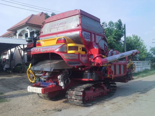 ลดให้แล้วครับ เสร็จแล้วครับ 665000 บ. สนใจมาทดสอบ ค่อยต่อราคากันครับ  KM 49 เดิน 12 HT(comosak) เครื่อง 6HH+turbo (~250 แรง) โซ่ D2  48 ข้อ โรลเลอร์ D2 12 ลูก หน้าเกี่ยว 3 เมตร อุ้มเลด 2.5 ตัน