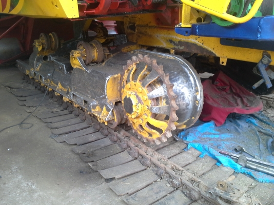 ลดให้แล้วครับ เสร็จแล้วครับ 665000 บ. สนใจมาทดสอบ ค่อยต่อราคากันครับ  KM 49 เดิน 12 HT(comosak) เครื่อง 6HH+turbo (~250 แรง) โซ่ D2  48 ข้อ โรลเลอร์ D2 12 ลูก หน้าเกี่ยว 3 เมตร อุ้มเลด 2.5 ตัน