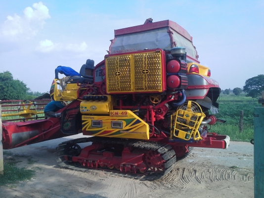 ลดให้แล้วครับ เสร็จแล้วครับ 665000 บ. สนใจมาทดสอบ ค่อยต่อราคากันครับ  KM 49 เดิน 12 HT(comosak) เครื่อง 6HH+turbo (~250 แรง) โซ่ D2  48 ข้อ โรลเลอร์ D2 12 ลูก หน้าเกี่ยว 3 เมตร อุ้มเลด 2.5 ตัน