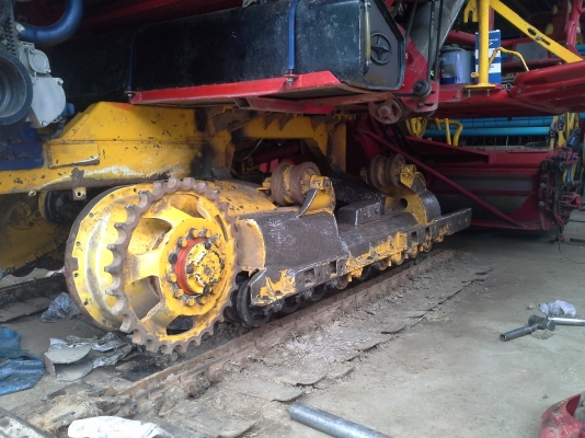 ลดให้แล้วครับ เสร็จแล้วครับ 665000 บ. สนใจมาทดสอบ ค่อยต่อราคากันครับ  KM 49 เดิน 12 HT(comosak) เครื่อง 6HH+turbo (~250 แรง) โซ่ D2  48 ข้อ โรลเลอร์ D2 12 ลูก หน้าเกี่ยว 3 เมตร อุ้มเลด 2.5 ตัน