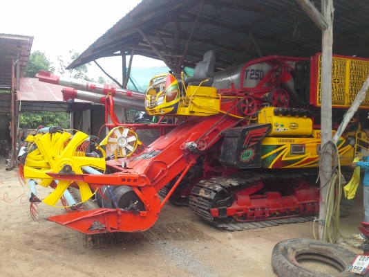 ลดให้แล้วครับ เสร็จแล้วครับ 665000 บ. สนใจมาทดสอบ ค่อยต่อราคากันครับ  KM 49 เดิน 12 HT(comosak) เครื่อง 6HH+turbo (~250 แรง) โซ่ D2  48 ข้อ โรลเลอร์ D2 12 ลูก หน้าเกี่ยว 3 เมตร อุ้มเลด 2.5 ตัน