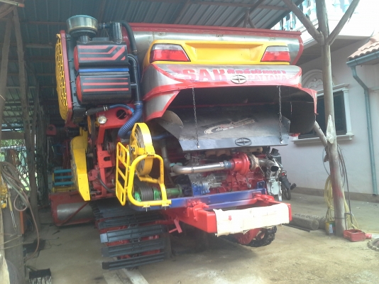 ลดให้แล้วครับ เสร็จแล้วครับ 665000 บ. สนใจมาทดสอบ ค่อยต่อราคากันครับ  KM 49 เดิน 12 HT(comosak) เครื่อง 6HH+turbo (~250 แรง) โซ่ D2  48 ข้อ โรลเลอร์ D2 12 ลูก หน้าเกี่ยว 3 เมตร อุ้มเลด 2.5 ตัน