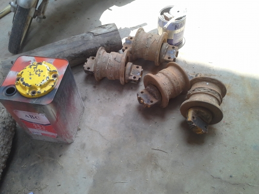 ลดให้แล้วครับ เสร็จแล้วครับ 665000 บ. สนใจมาทดสอบ ค่อยต่อราคากันครับ  KM 49 เดิน 12 HT(comosak) เครื่อง 6HH+turbo (~250 แรง) โซ่ D2  48 ข้อ โรลเลอร์ D2 12 ลูก หน้าเกี่ยว 3 เมตร อุ้มเลด 2.5 ตัน