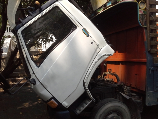 ขายรถบรรทุก  6  ล้อโหญ่