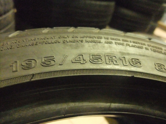 ยาง Dunlop 195/45/16 ปี 11