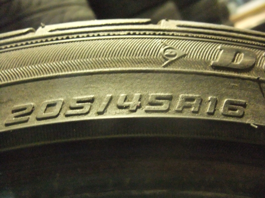 ยาง Dunlop DZ101 205/45/16 ปี 12