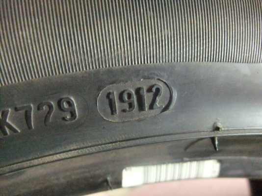 ยาง Pirelli 225/50/17 ปี12
