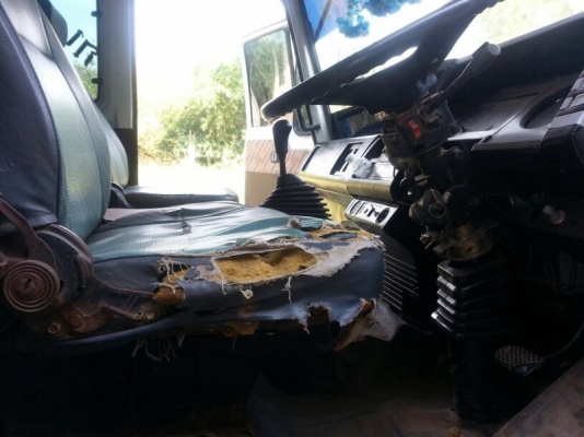 รถอีซูซุ 6 ล้อ ( ไม่ดั้ม ) FTR 160 แรงม้า. ติดเครน 3 ตัน. สนใจติดต่อ 081 - 6079515 รถอีซูซุ 6 ล้อ ( ไม่ดั้ม ) FTR 160 แรงม้า. ติดเครน 3 ตัน. สนใจติดต่อ 081 - 6079515