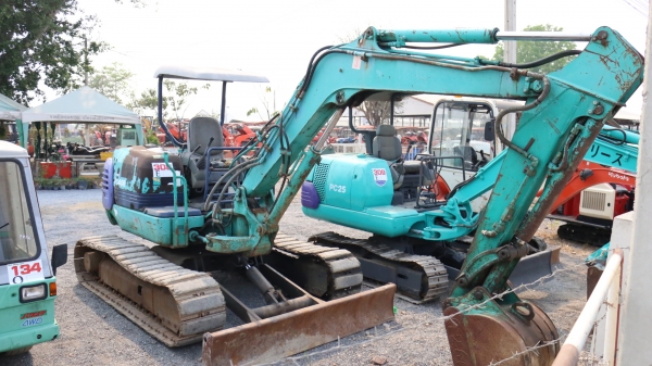 KOMATSU PC40R-8 เก่านอกแท้ๆ KOMATSU PC40R-8 เก่านอกแท้ๆ