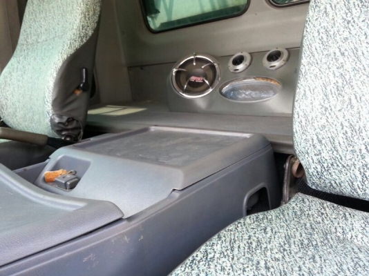 รถฮีโน่ 6 ล้อดั้ม 220 แรงม้า. ปี 50  ( รถประกอบ )  สนใจติดต่อ 081 - 6079515