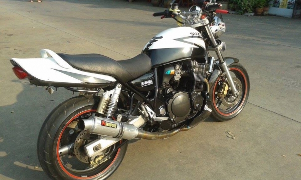 suzuki inazuma 400 ขาตั้งเซนเซอร์ ของแต่งหลายอย่าง สภาพดีพร้อมใช้เลย 68000 ต่อรองได้คับ