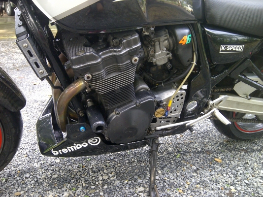 suzuki inazuma 400 ขาตั้งเซนเซอร์ ของแต่งหลายอย่าง สภาพดีพร้อมใช้เลย 68000 ต่อรองได้คับ