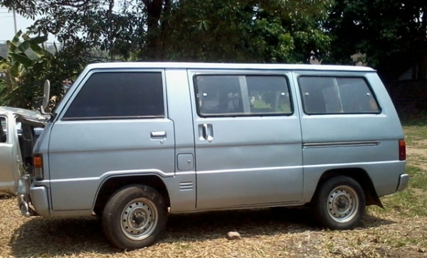 ขายรถตู้มิตซูบิชิ l300 ราคาถูก