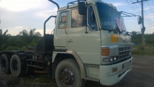 HINO FM221  พร้อมหางสองเพลา (หางไปทำงานค่ะ ไม่มีภาพถ่าย)