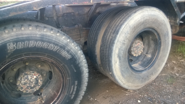 HINO FM221  พร้อมหางสองเพลา (หางไปทำงานค่ะ ไม่มีภาพถ่าย)