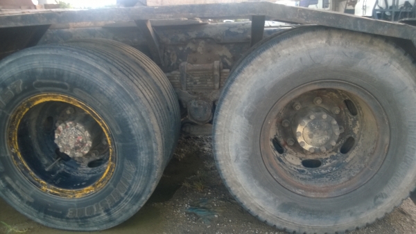 HINO FM221  พร้อมหางสองเพลา (หางไปทำงานค่ะ ไม่มีภาพถ่าย)