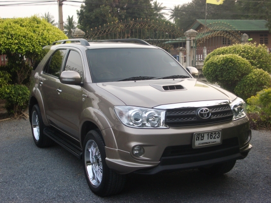 ขาย ฟอร์จูนเนอร์ เกียร์ AT 4*4 ตัวท๊อป TRD  มือเดียว รถสวยมากเข้ามาดูเลยคับ