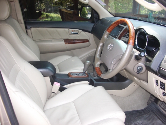 ขาย ฟอร์จูนเนอร์ เกียร์ AT 4*4 ตัวท๊อป TRD  มือเดียว รถสวยมากเข้ามาดูเลยคับ