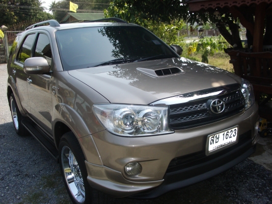 ขาย ฟอร์จูนเนอร์ เกียร์ AT 4*4 ตัวท๊อป TRD  มือเดียว รถสวยมากเข้ามาดูเลยคับ