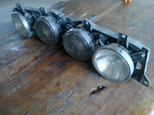 ขายไฟหน้า BMW E34 = 1 คู่ ครับ ขายแบบถูก ๆ ครับ ขายไฟหน้า BMW E34 = 1 คู่ ครับ ขายแบบถูก ๆ ครับ