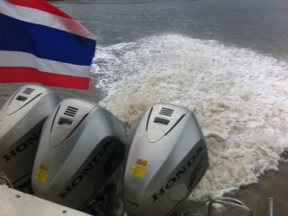 Speedboat 46' Second hand พร้อมเครื่องยนต์ 225x3 hp Honda 4 จังหวะ Speedboat 46' Second hand พร้อมเครื่องยนต์ 225x3 hp Honda 4 จังหวะ