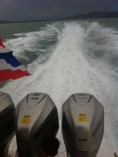 Speedboat 46' Second hand พร้อมเครื่องยนต์ 225x3 hp Honda 4 จังหวะ Speedboat 46' Second hand พร้อมเครื่องยนต์ 225x3 hp Honda 4 จังหวะ